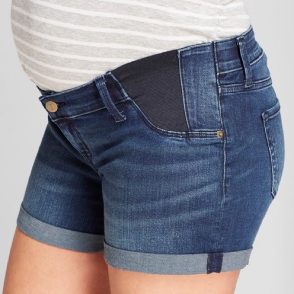 Isabel maternity shorts